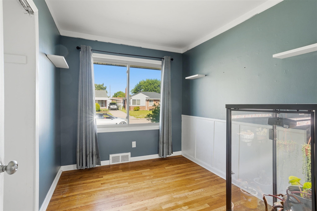 28604 Bohn Street Property Photo 8