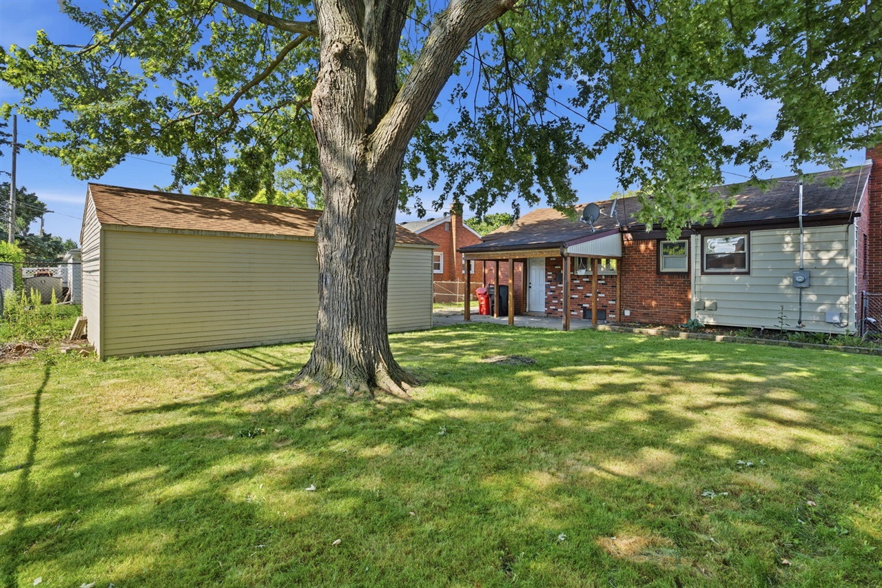 28604 Bohn Street Property Photo 22