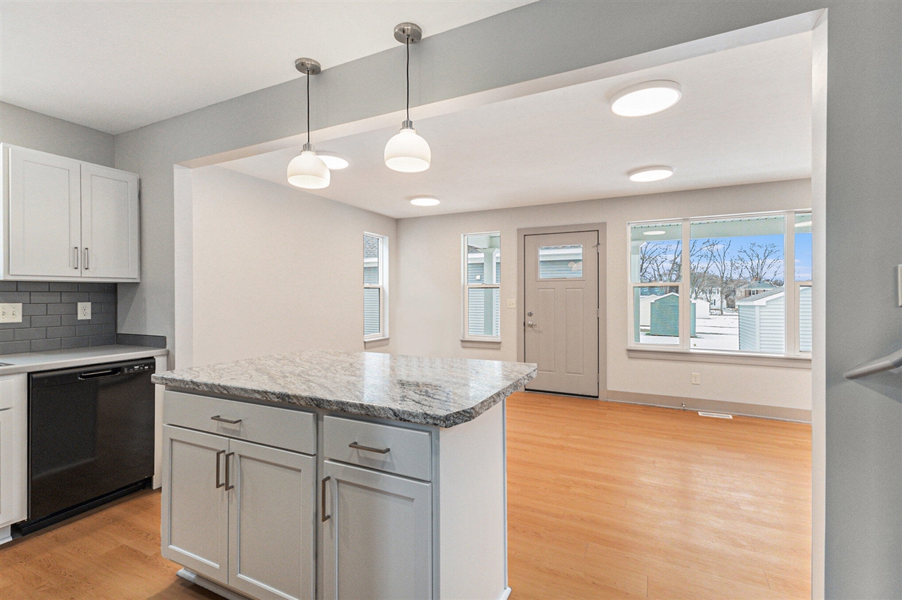 2058 Linden Avenue Property Photo 6