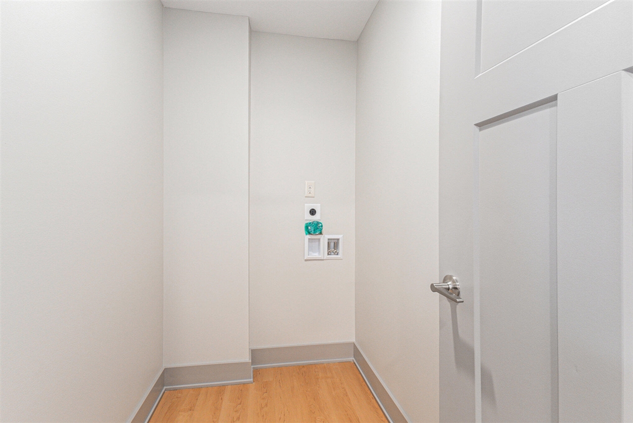 2058 Linden Avenue Property Photo 8