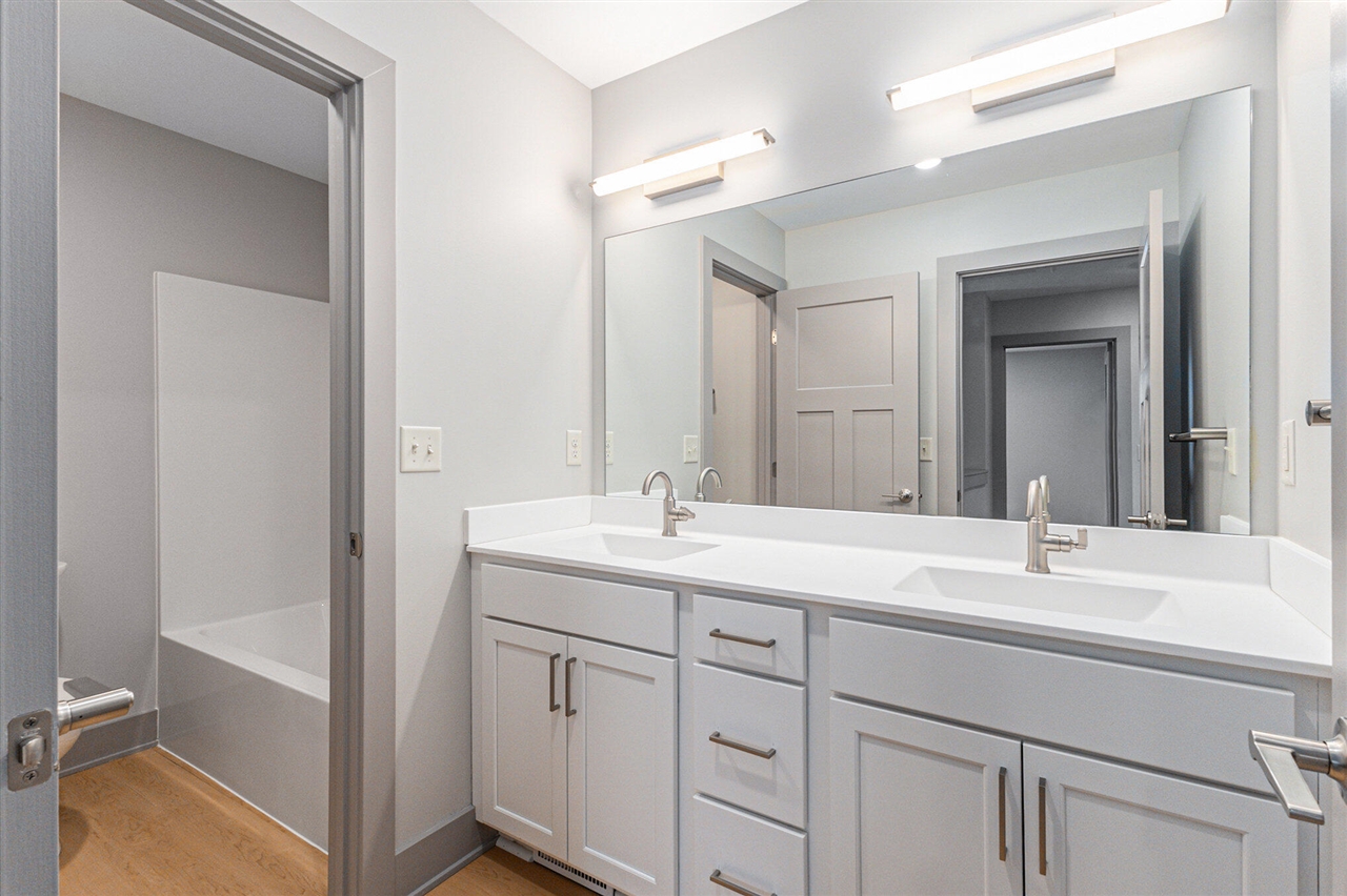 2058 Linden Avenue Property Photo 11