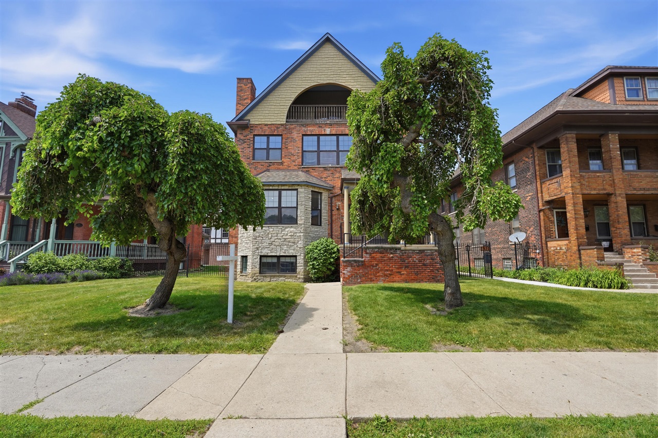429 E Ferry Street Property Photo 1