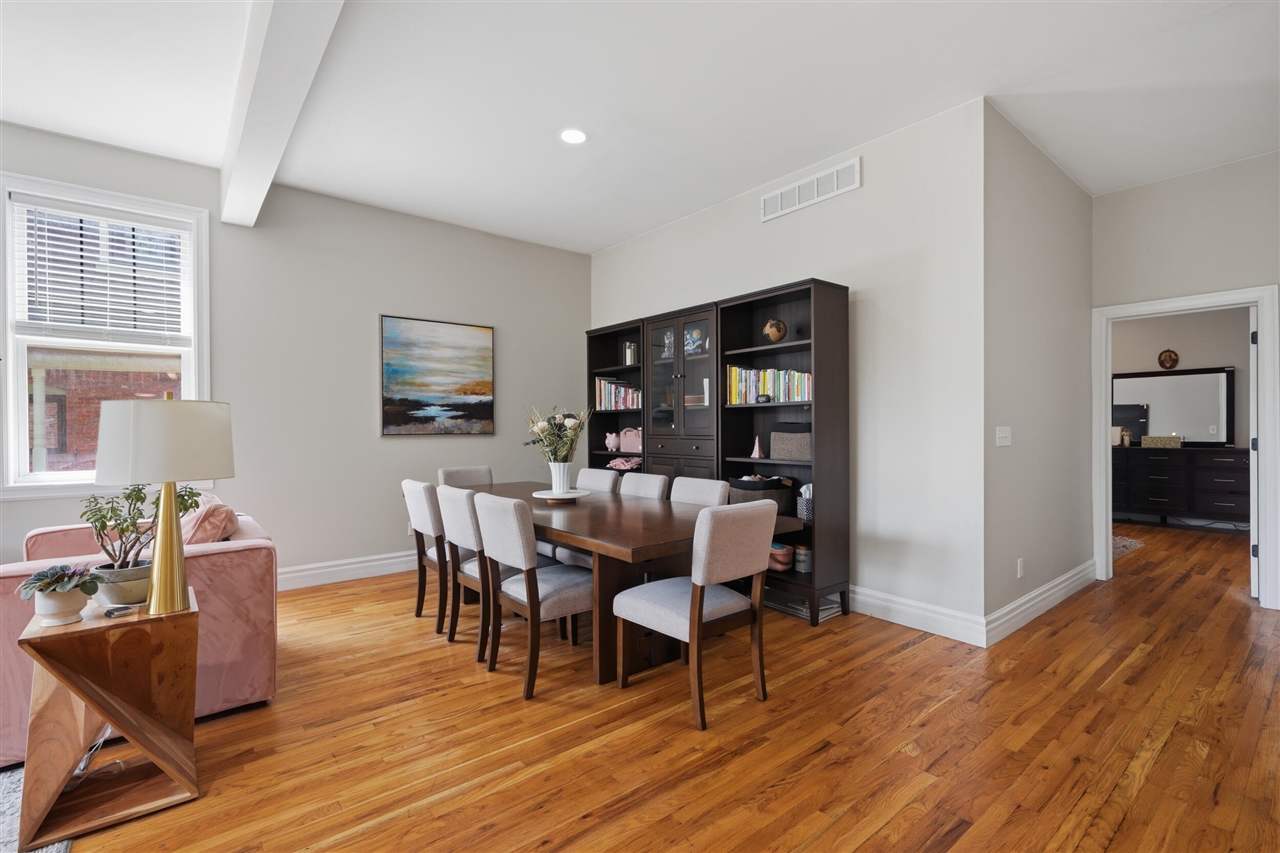 429 E Ferry Street Property Photo 10