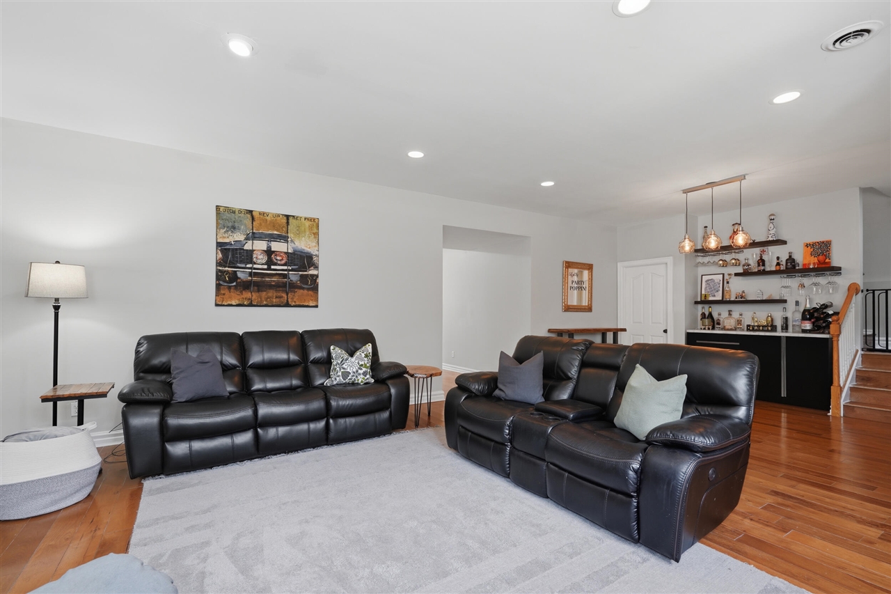 429 E Ferry Street Property Photo 13