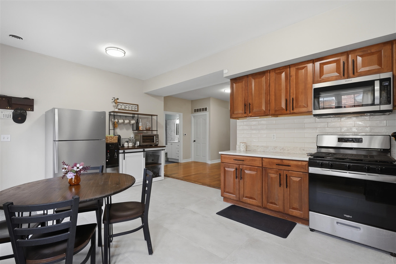 429 E Ferry Street Property Photo 19