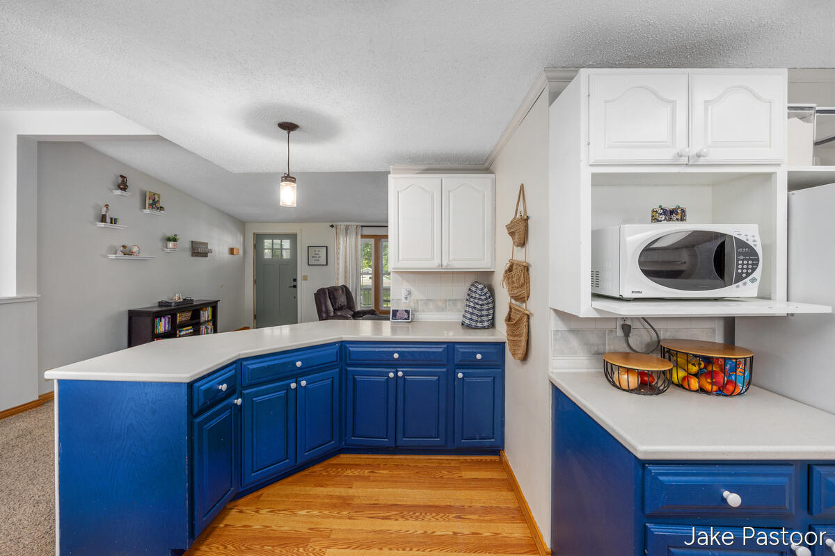 9951 10 Mile Road Property Photo 12