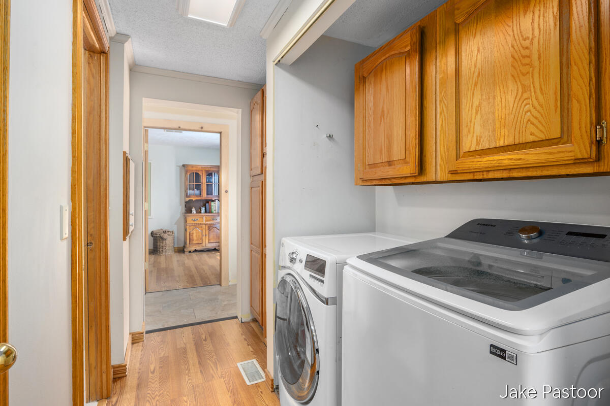 9951 10 Mile Road Property Photo 16