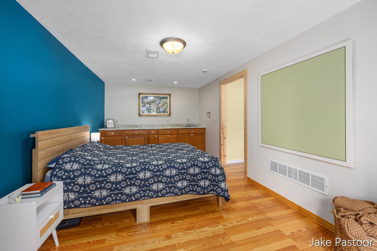 9951 10 Mile Road Property Photo 17