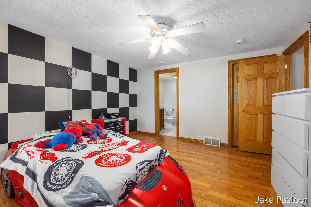 9951 10 Mile Road Property Photo 24