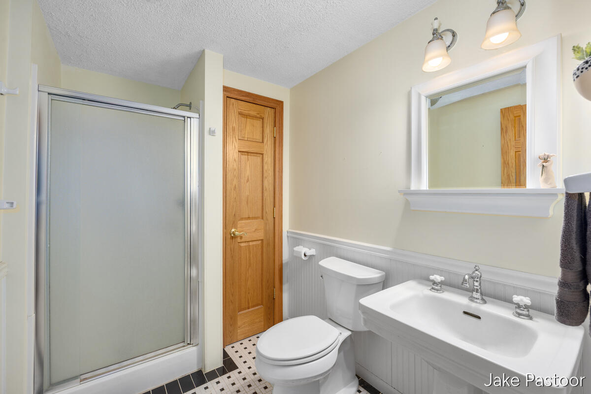 9951 10 Mile Road Property Photo 30