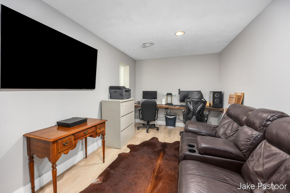 9951 10 Mile Road Property Photo 33