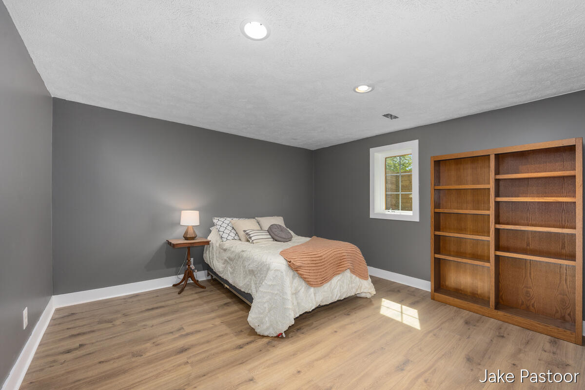 9951 10 Mile Road Property Photo 34