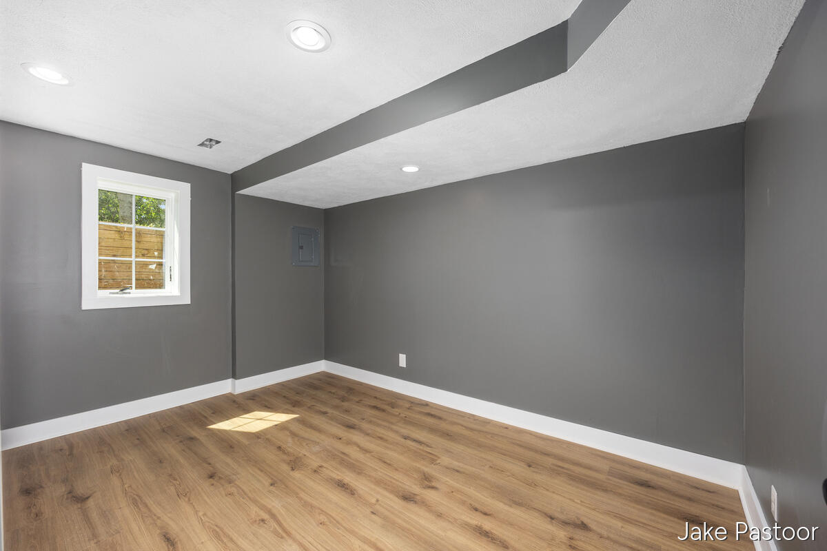 9951 10 Mile Road Property Photo 35