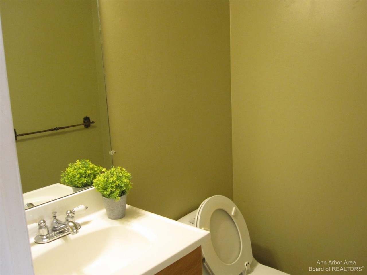 3238 Alpine Drive Property Photo 5