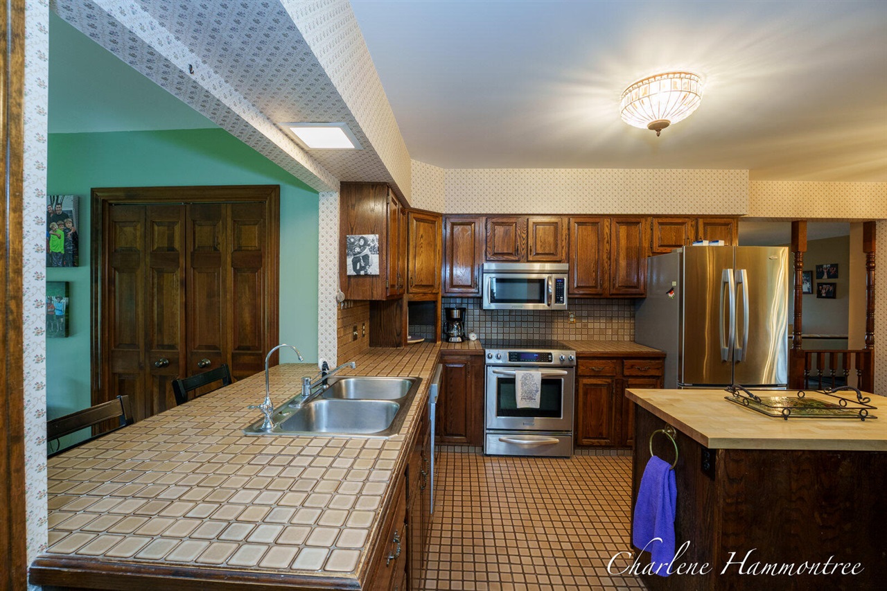 9111 Summit Avenue Property Photo 33