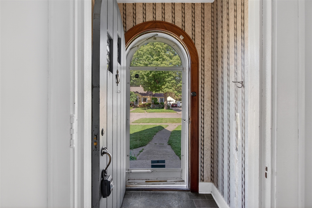 1109 S Webster Street Property Photo 4