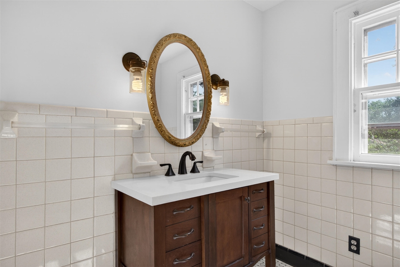 1109 S Webster Street Property Photo 21