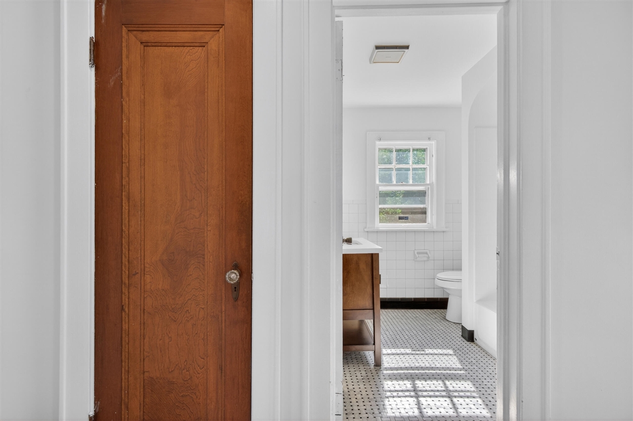 1109 S Webster Street Property Photo 32