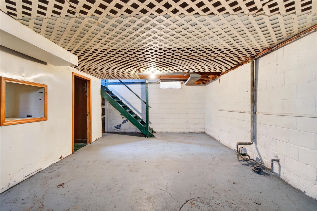 1109 S Webster Street Property Photo 33