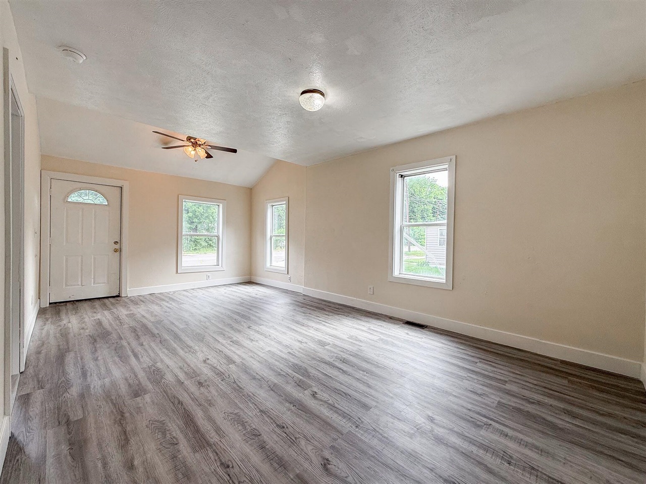 205 Pokagon Street Property Photo 6