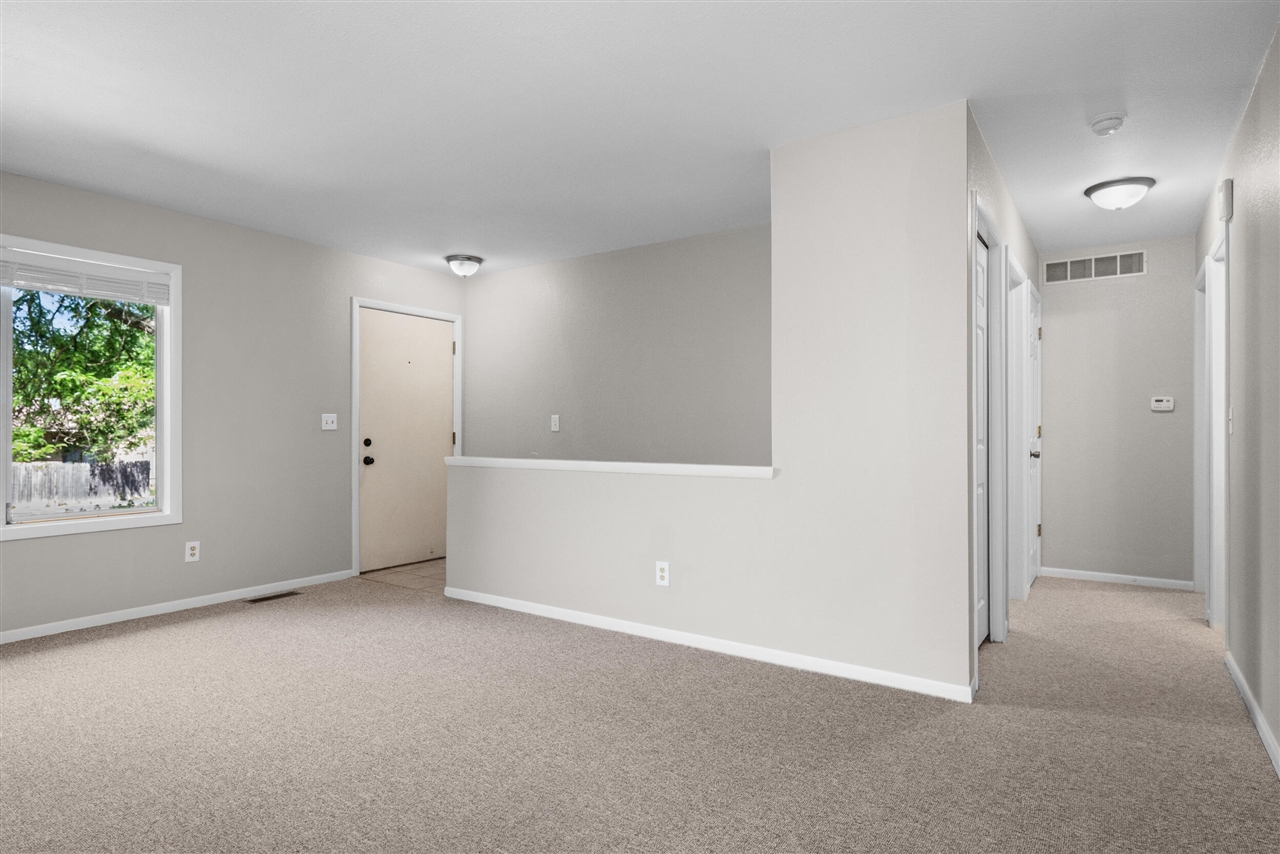 2975 Englewood Avenue Property Photo 3