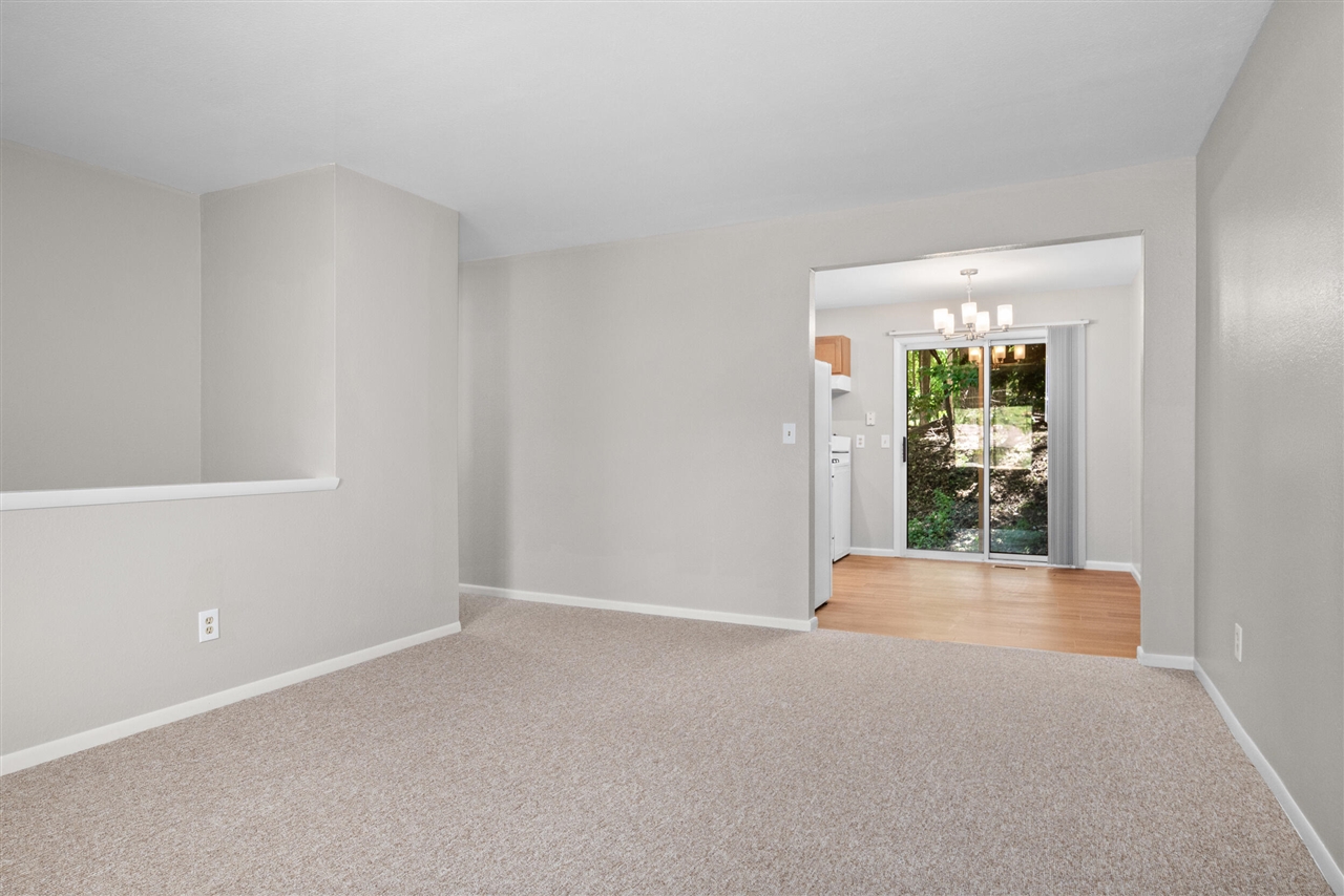 2975 Englewood Avenue Property Photo 4