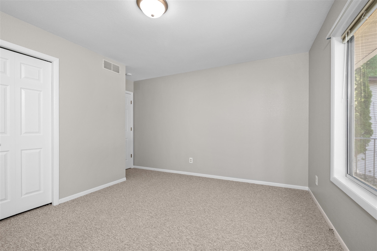 2975 Englewood Avenue Property Photo 9