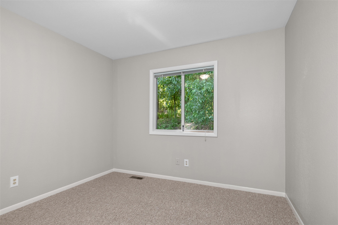 2975 Englewood Avenue Property Photo 10