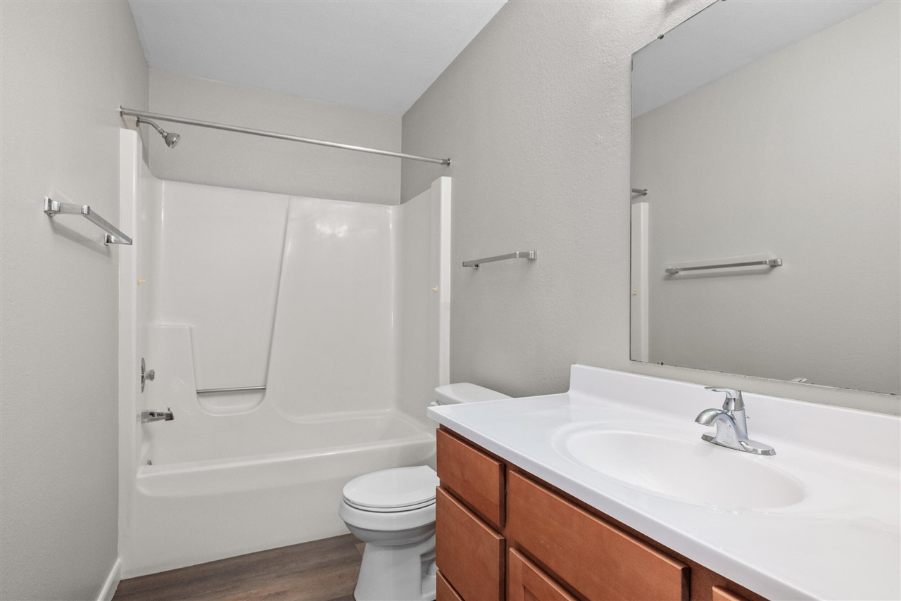 2975 Englewood Avenue Property Photo 11