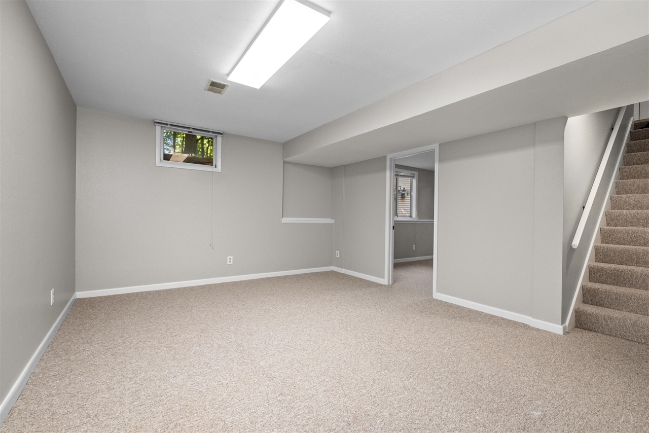 2975 Englewood Avenue Property Photo 12