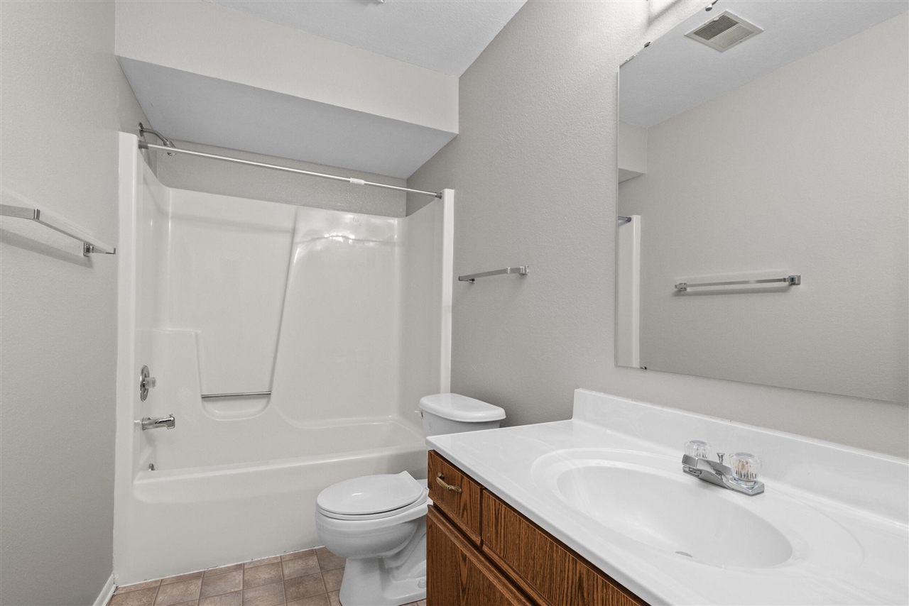 2975 Englewood Avenue Property Photo 14