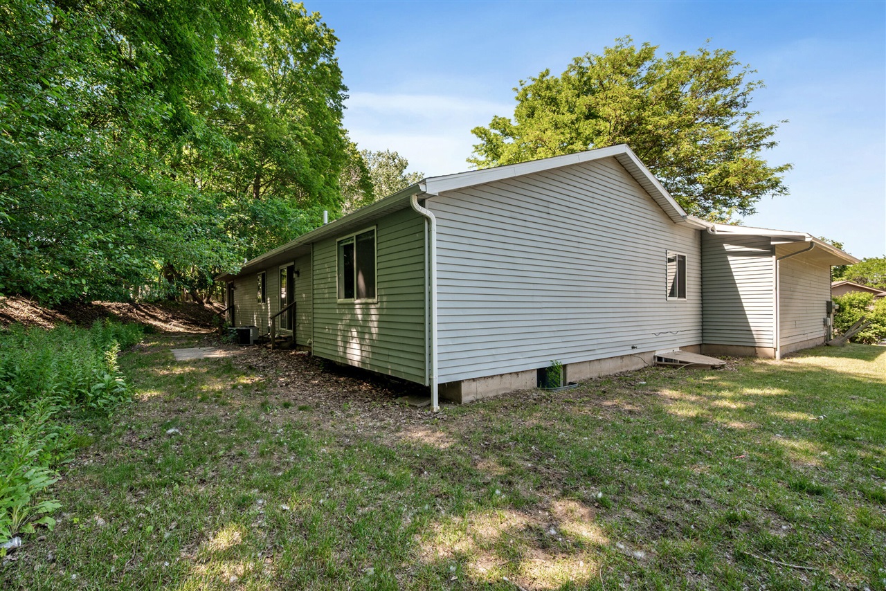2975 Englewood Avenue Property Photo 16