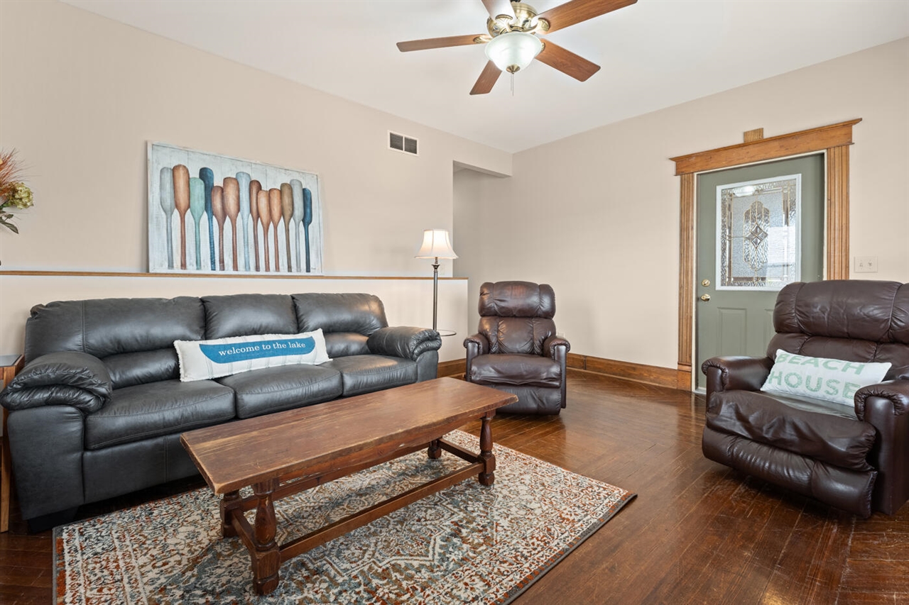 424 Huron Street Property Photo 11