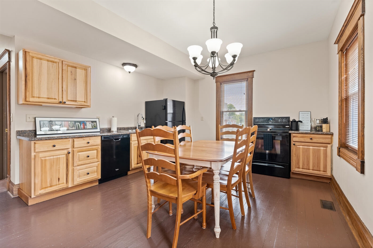 424 Huron Street Property Photo 19