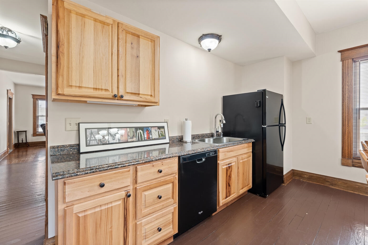 424 Huron Street Property Photo 20
