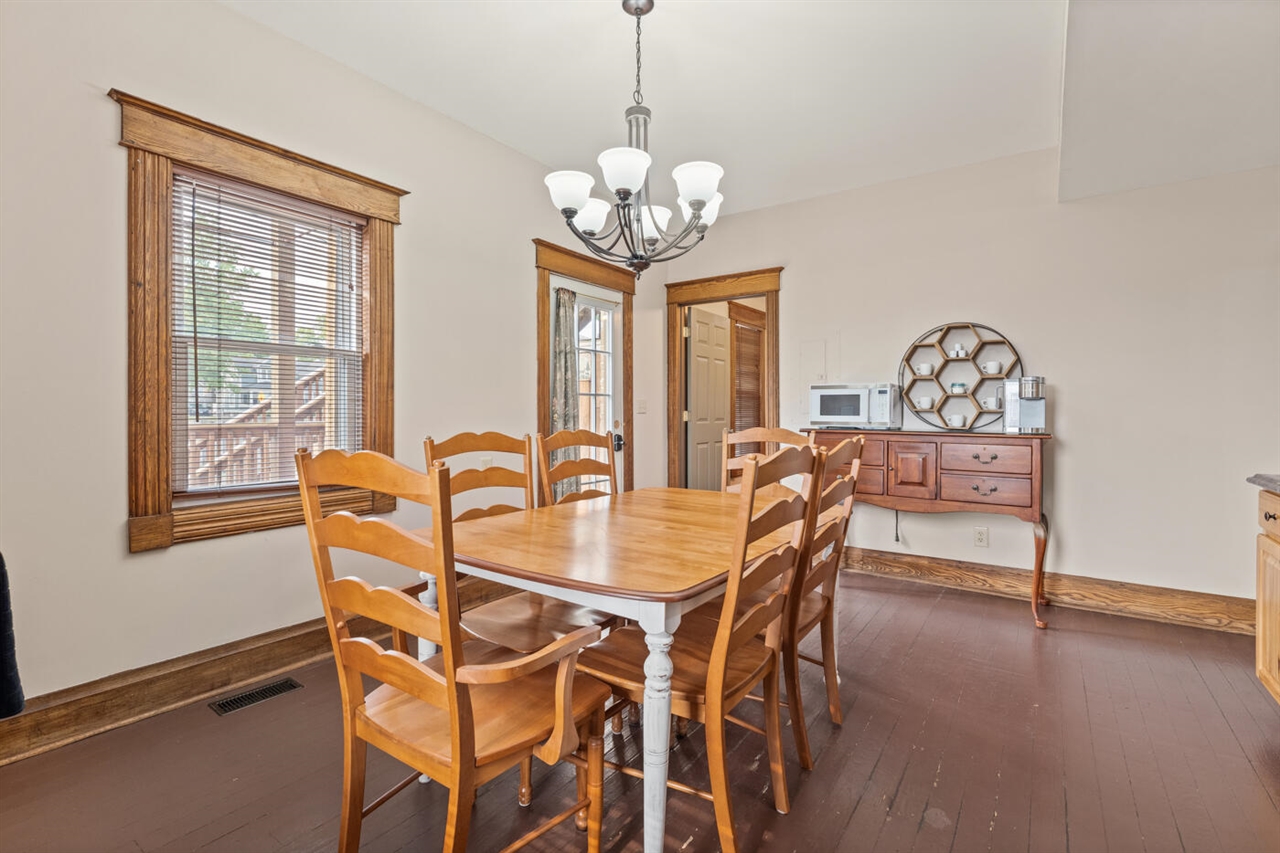 424 Huron Street Property Photo 21