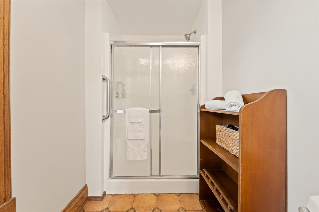 424 Huron Street Property Photo 23