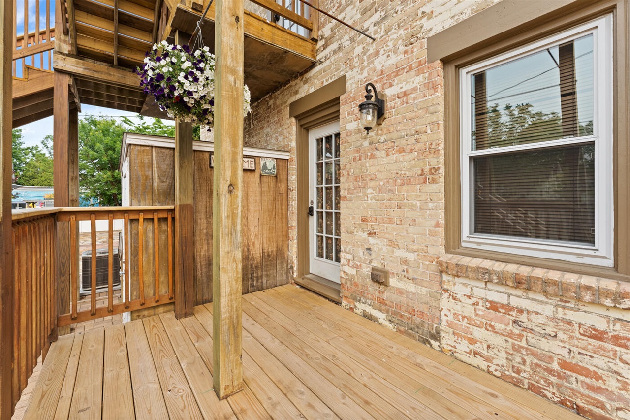 424 Huron Street Property Photo 24