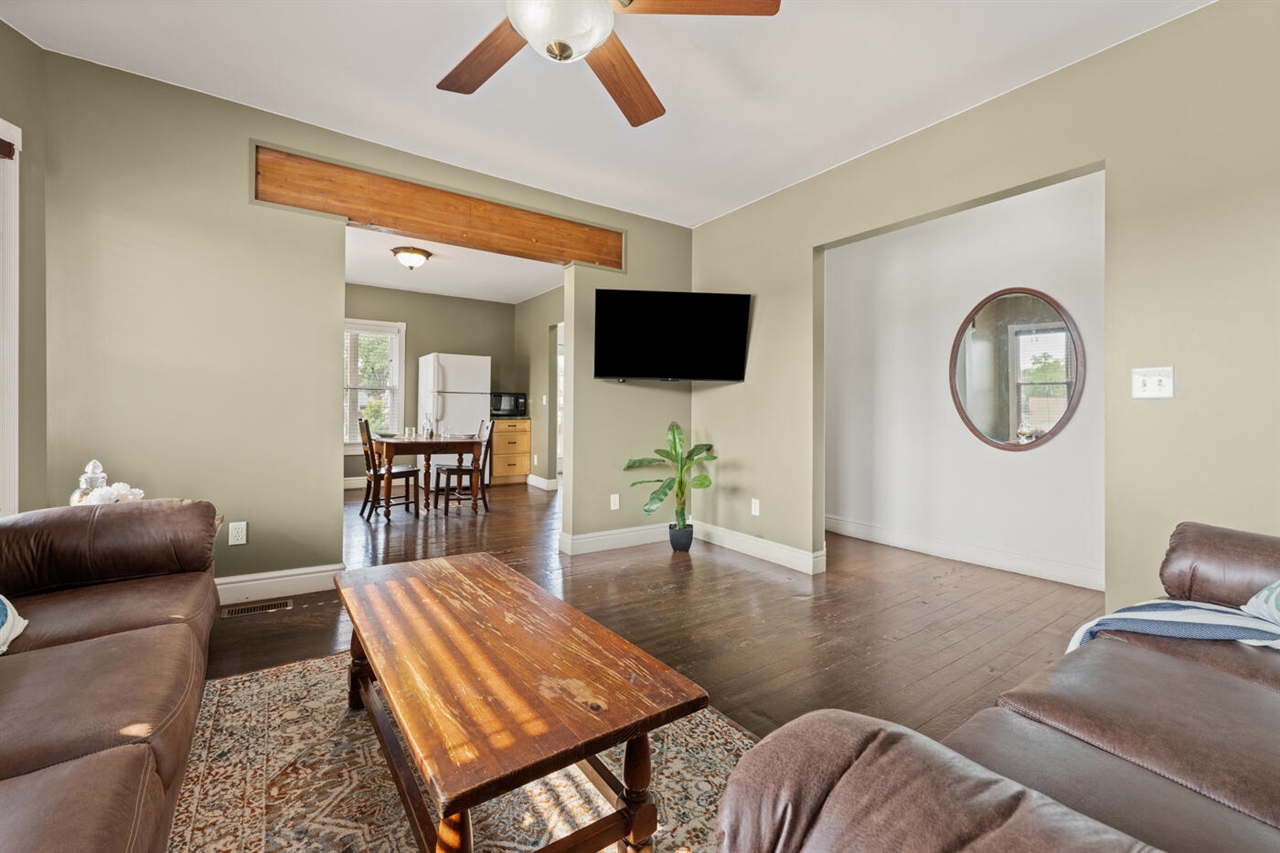 424 Huron Street Property Photo 29