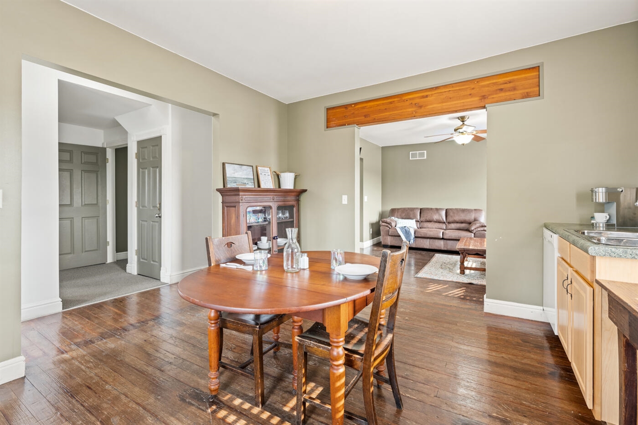 424 Huron Street Property Photo 32