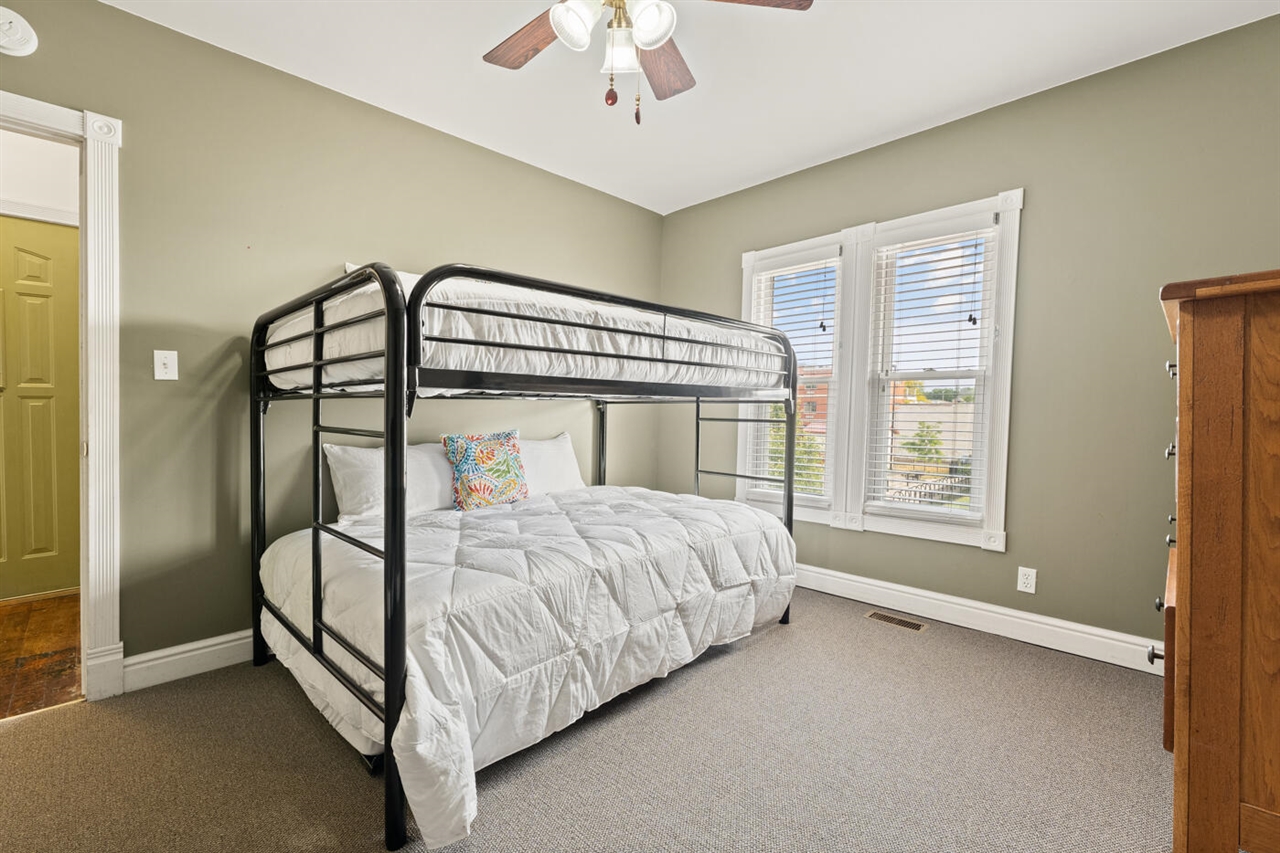 424 Huron Street Property Photo 41