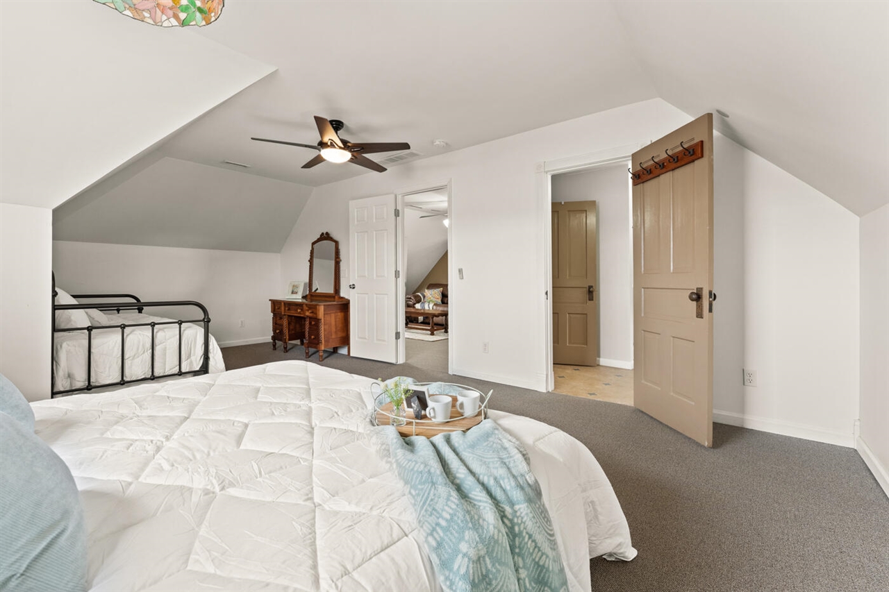 424 Huron Street Property Photo 53
