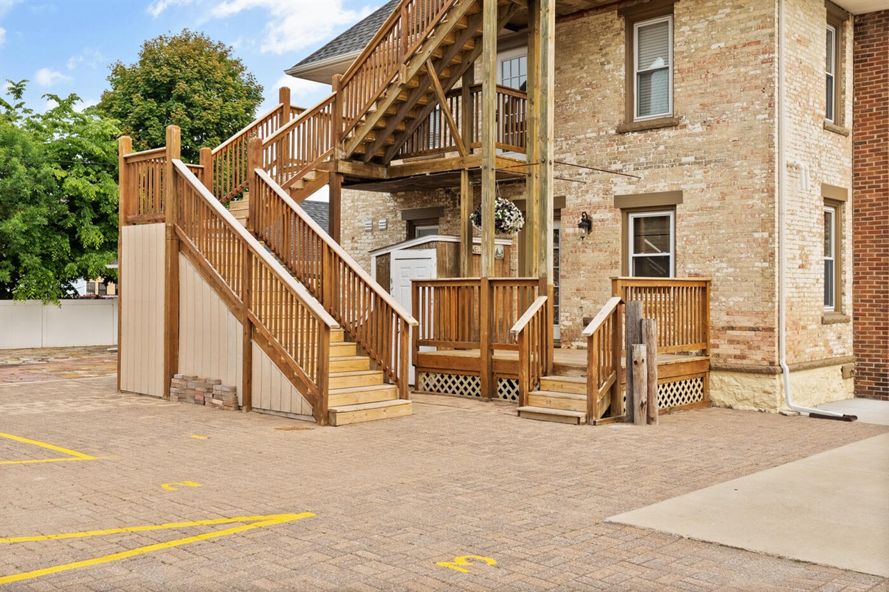 424 Huron Street Property Photo 62