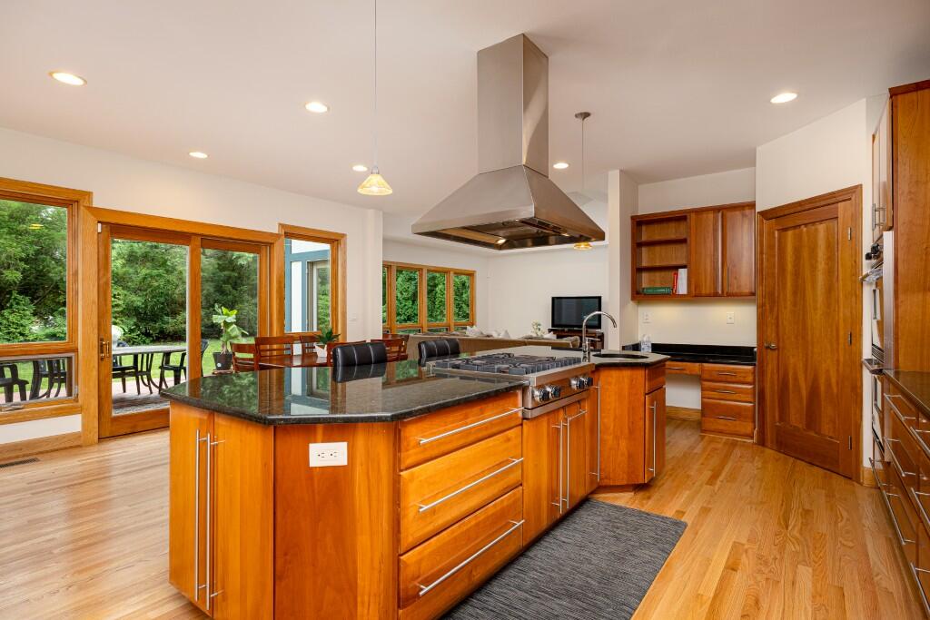 2135 Tuomy Road Property Photo 6