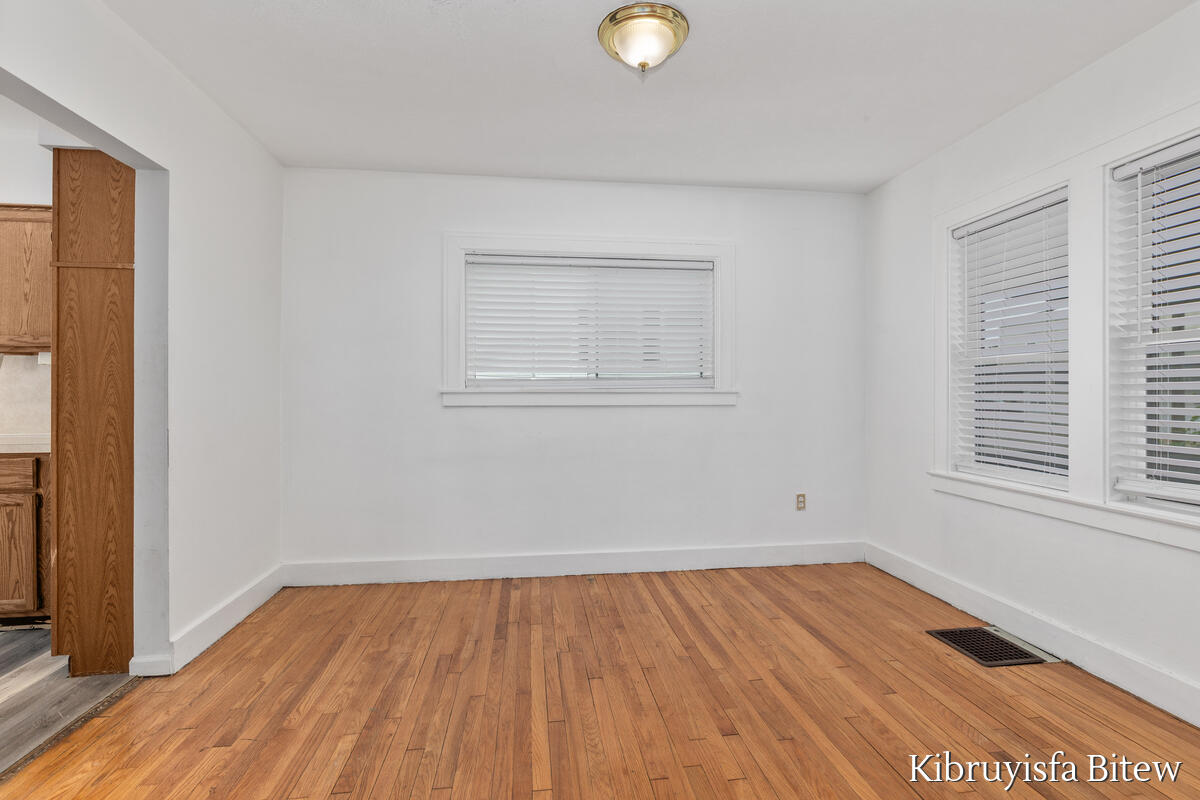 2453 Byron Center Avenue Property Photo 7