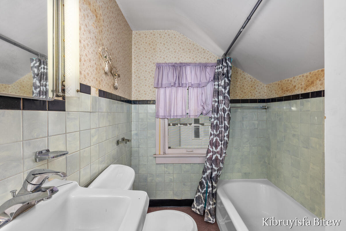 2453 Byron Center Avenue Property Photo 12
