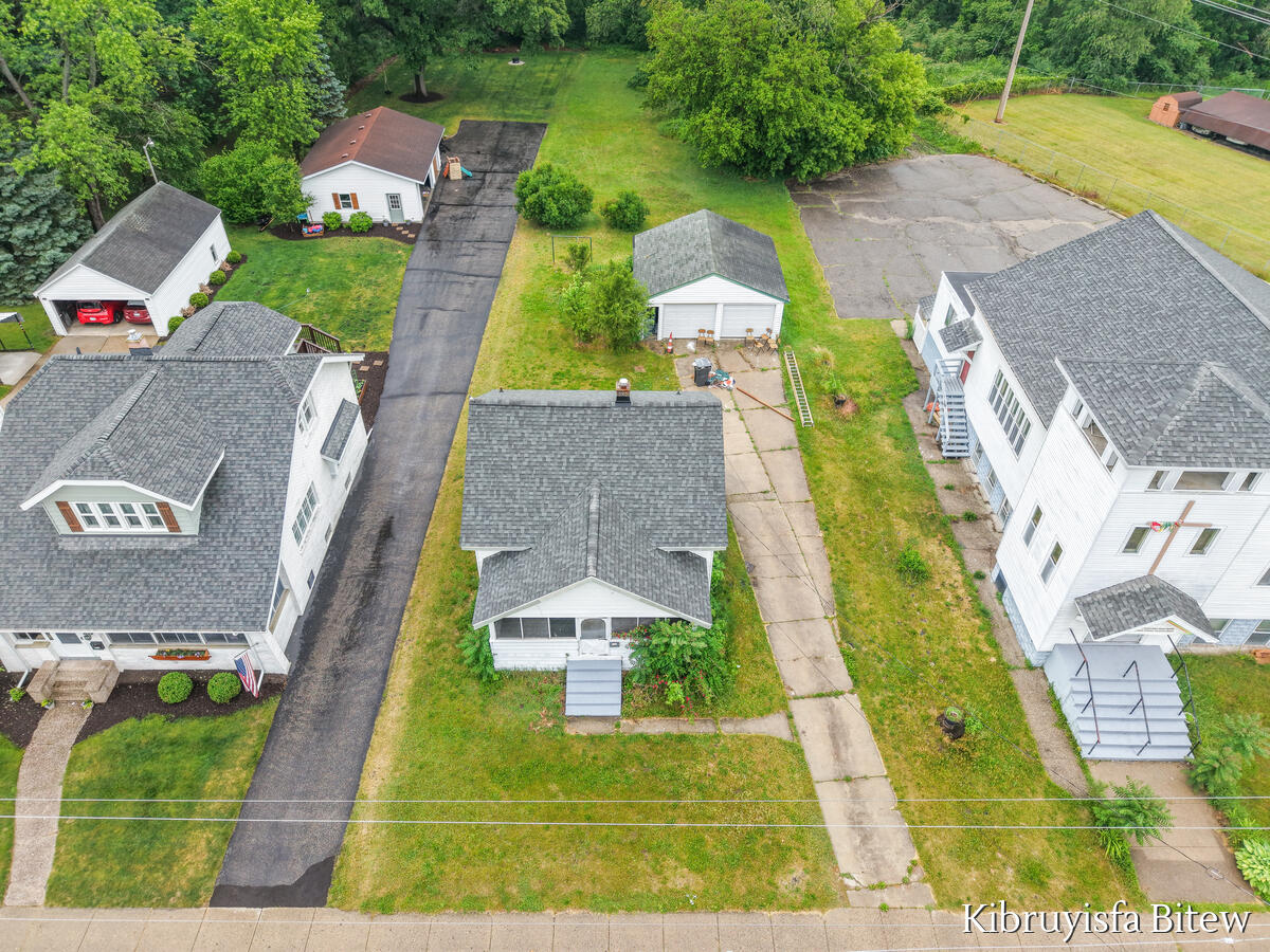 2453 Byron Center Avenue Property Photo 19