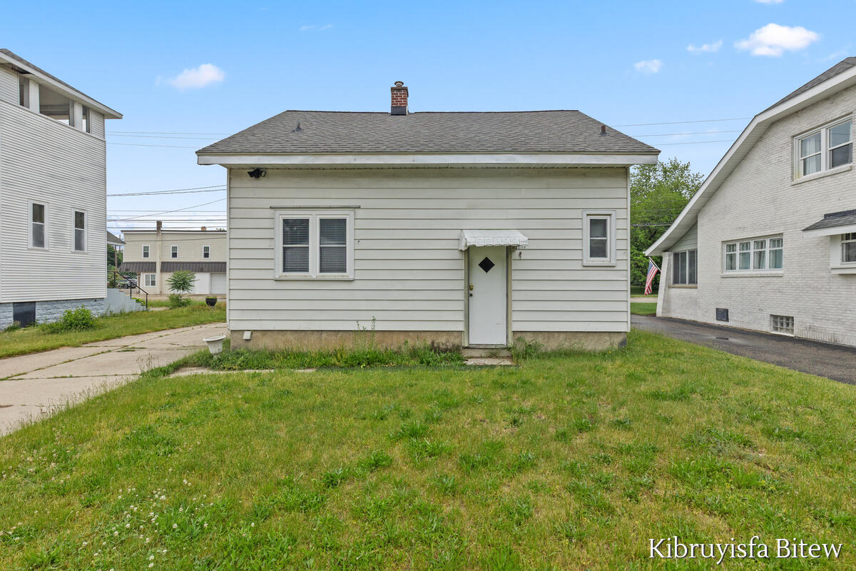 2453 Byron Center Avenue Property Photo 25