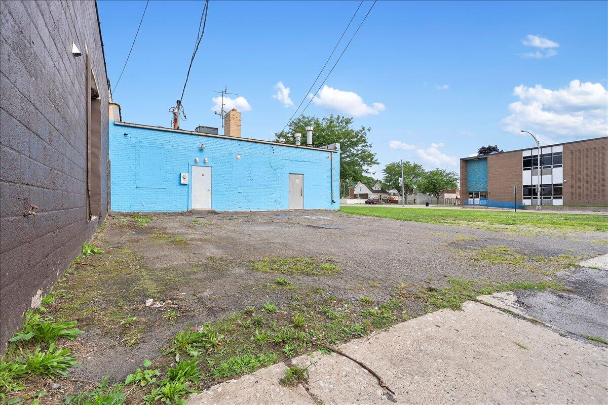 11283 W Jefferson Avenue Property Photo 17