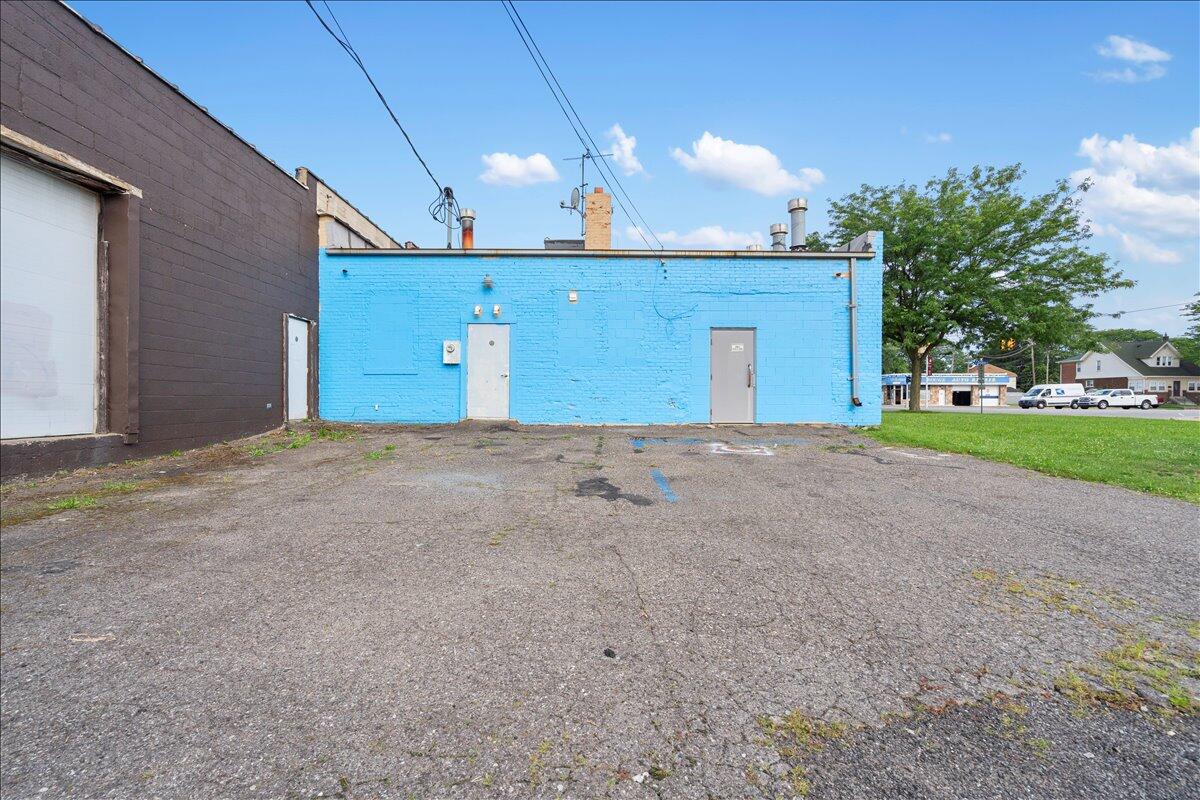 11283 W Jefferson Avenue Property Photo 18